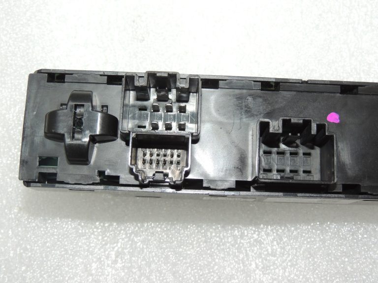 Ford Focus III Turnier elektrisko logu slēdzis priekšējais kreisais 2120871