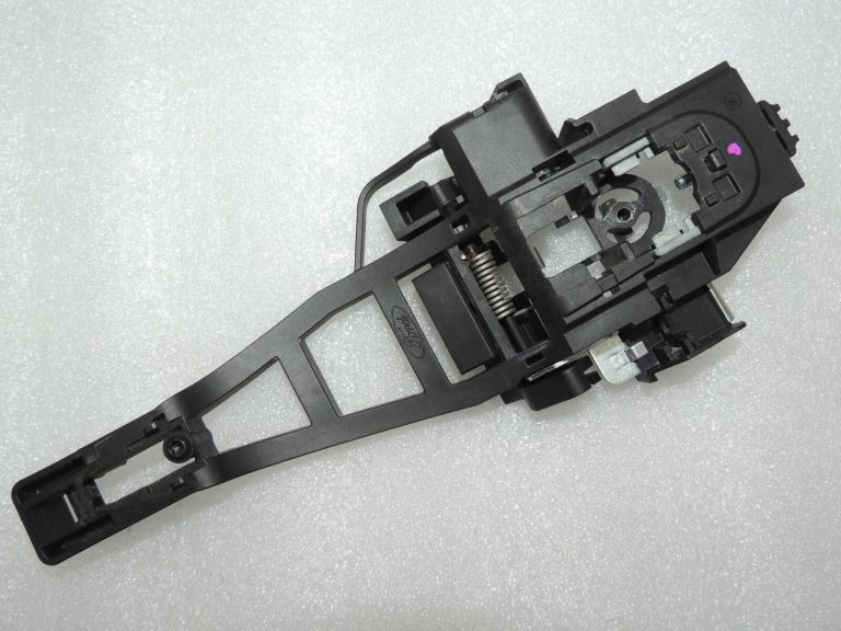 Ford Focus III Iekšējo durvju rokturu turētājs labajā pusē 1933899