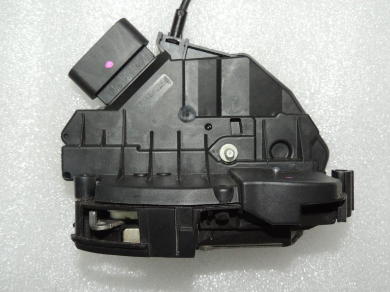 Ford Focus III Durvju slēdzene priekšējā kreisā 2067563