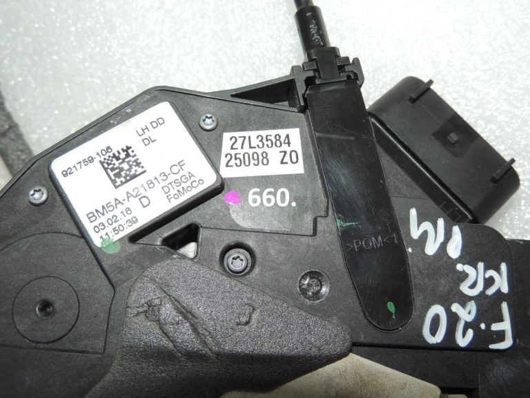 Ford Focus III Durvju slēdzene priekšējā kreisā 2067563