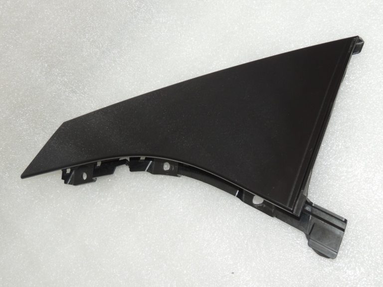 Ford Focus III aizmugurējo kreiso durvju vāks 2229823