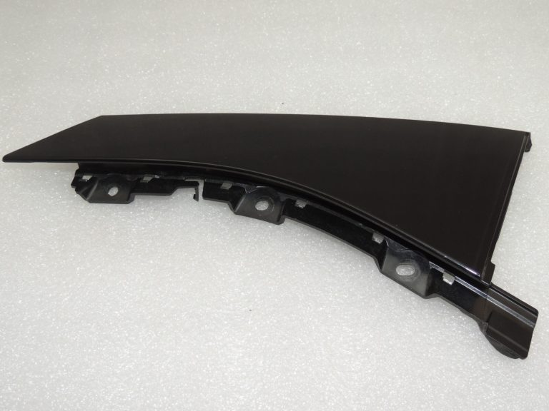 Ford Focus III aizmugurējo kreiso durvju vāks 2229823
