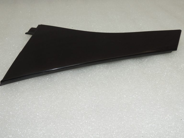 Ford Focus III aizmugurējo kreiso durvju vāks 2229823