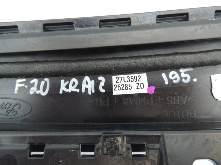 Ford Focus III durvju vāks kreisais centrālais 1751093