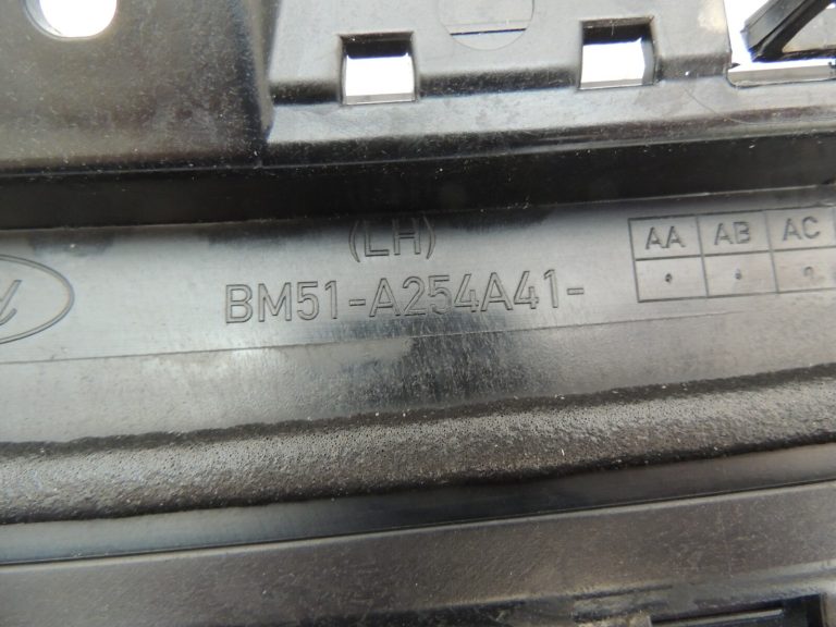 Ford Focus III durvju vāks kreisais centrālais 1751093