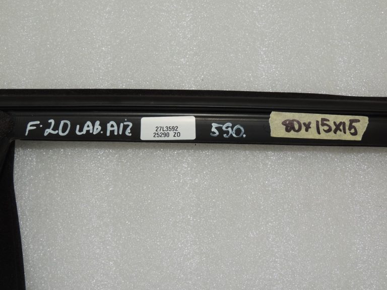Ford Focus III Aizmugurējā labā stikla blīvējums 1787048