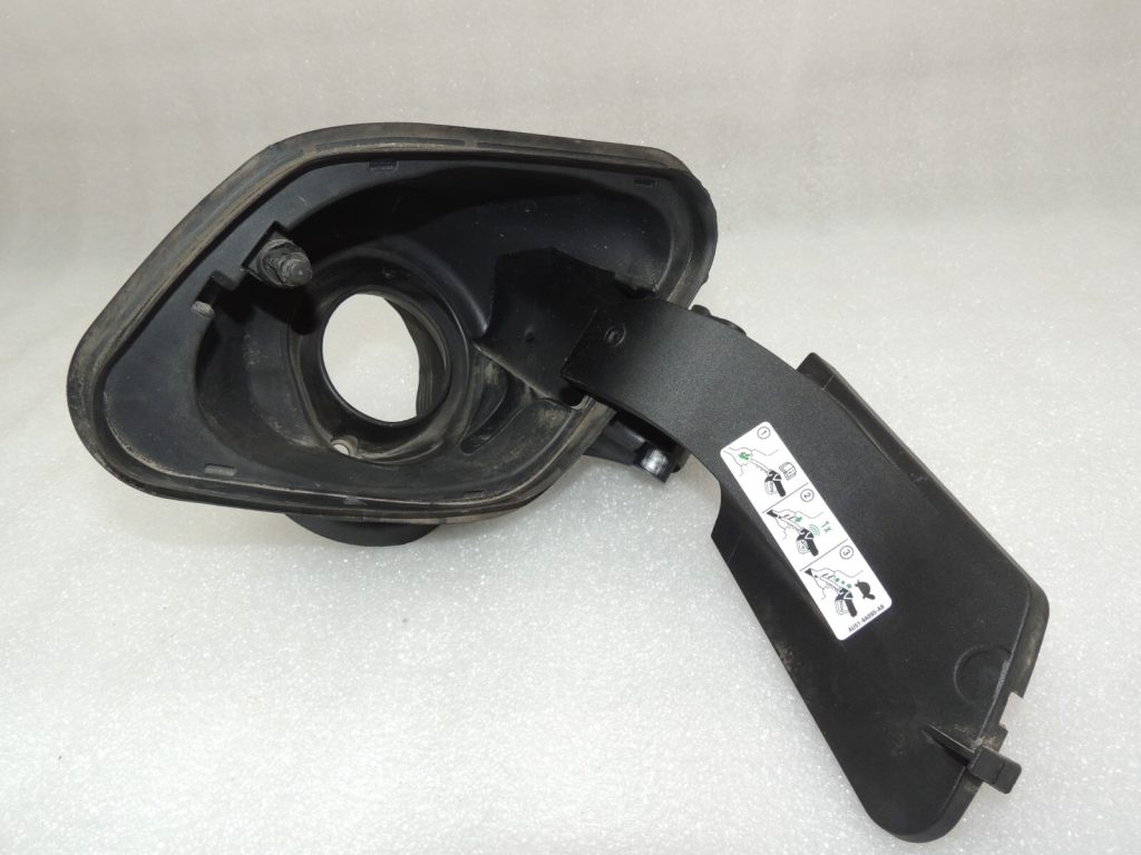 Ford Focus III Петля крышки топливного бака 1768207