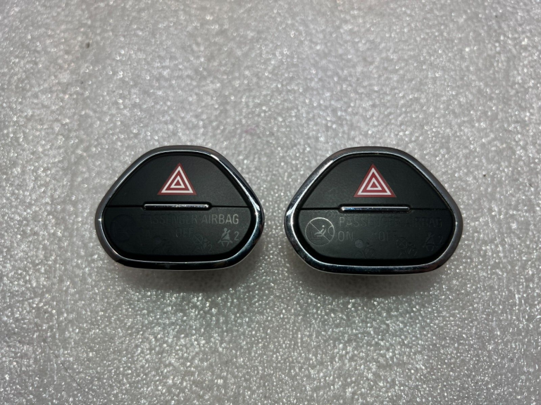 Opel Corsa E avārijas bākuguns slēdzis avārijas bākuguns slēdzis poga indikators 13363976