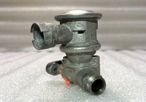 VW Seat 2.0i EGR valve 72277802
