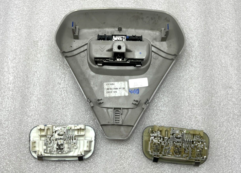 Citroen C4 Grand Picasso Priekšējais salona apgaismojums 9654313577
