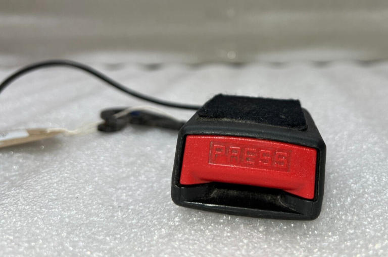 Citroen C4 Grand Picasso Aizmugurējās drošības jostas sprādze Vidēji 9681543677