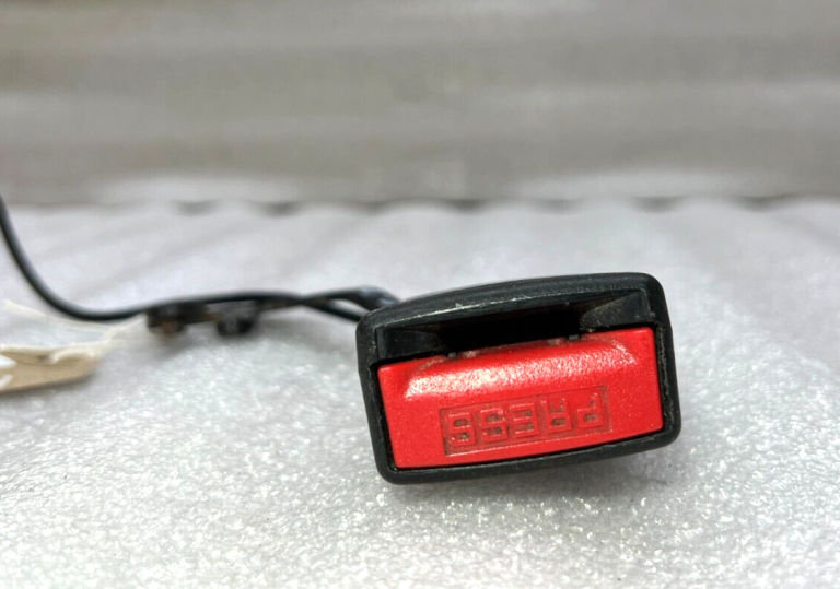 Citroen C4 Grand Picasso Aizmugurējās kreisās drošības jostas sprādzes 9681543777