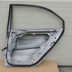 Hyundai Sonata V NF Limousin Aizmugurējo durvju aizmugurējā labā durvju labo durvju krāsa G6 Charming Gray