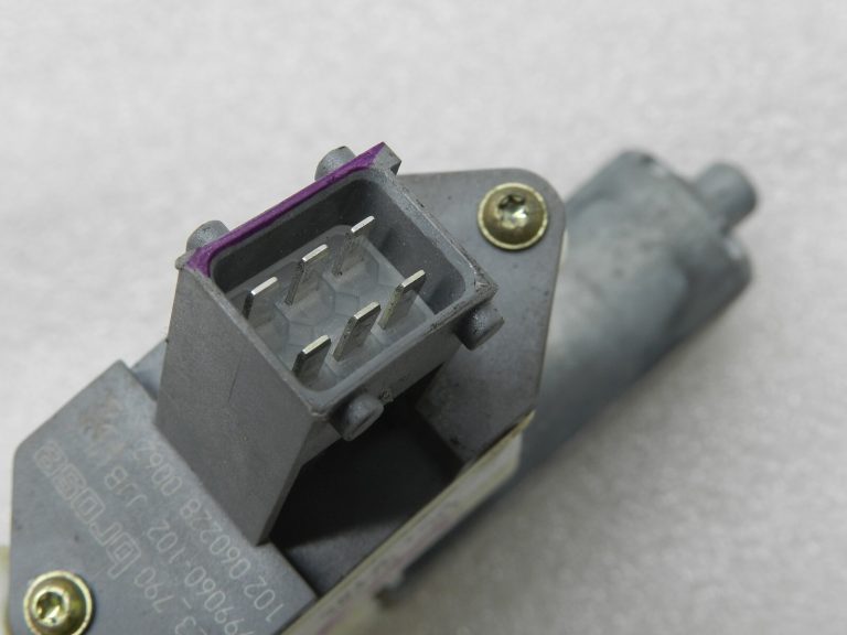 Toyota Avensis oriģināls logu mehānisma priekšējais labais 69810-05050