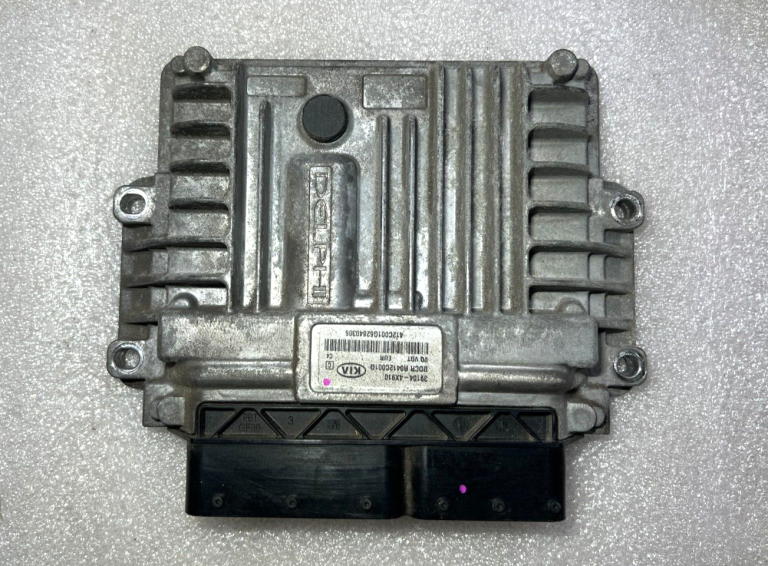 Kia Carnival oriģinālais motora vadības bloks 391044X910
