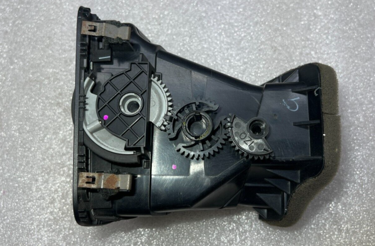 VW Golf VI Gaisa ventilācijas caurule kreisā 5k0819709d 5k0819703k