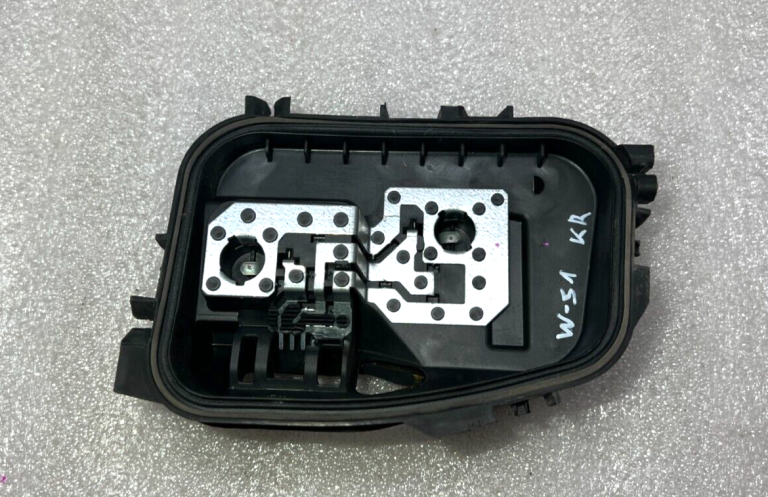 VW Sharan 4Motion oriģinālais luktura turētājs aizmugurējais kreisais iekšējais 7N0945259