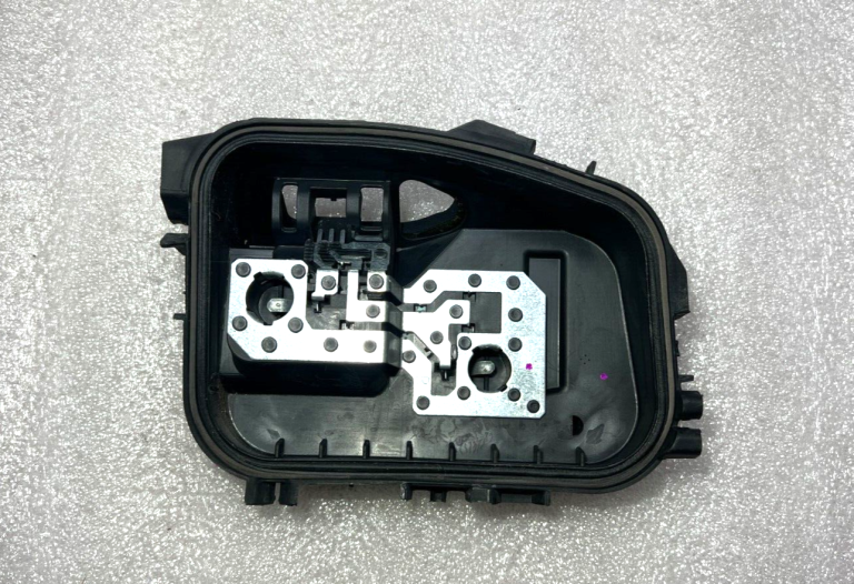 VW Sharan 4Motion oriģinālais lukturu turētājs aizmugurējā labajā pusē 7N0945257