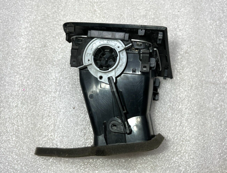 VW Sharan oriģināls priekšējais kreisais ventilācijas lūkas atvērums 5G1819709