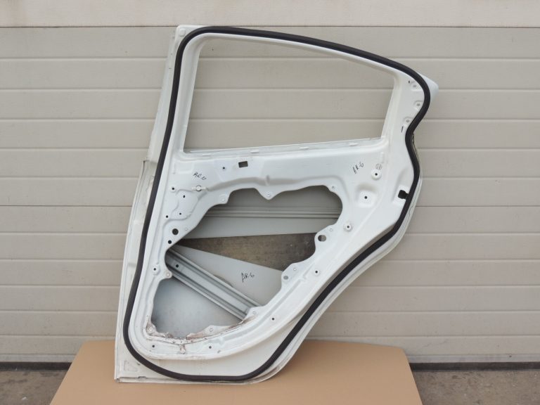 Alfa Romeo Giulietta 940 Aizmugurējā labā durvju labo durvju labo durvju krāsa 296 BIANCO GHIACCIO