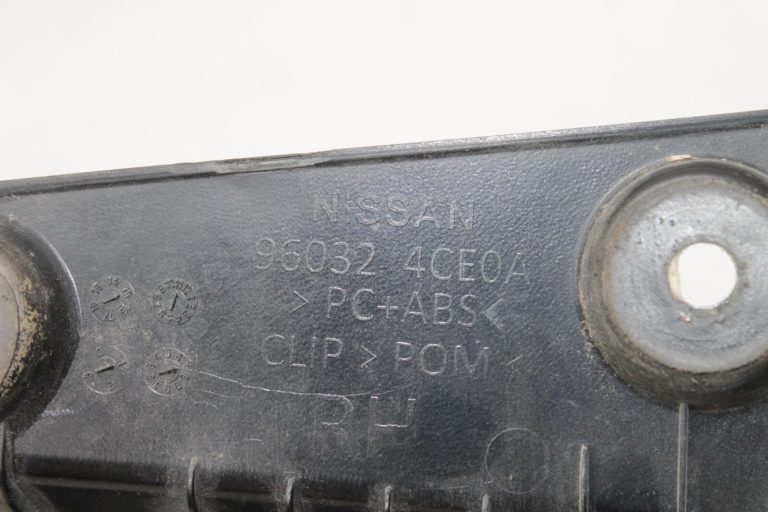 Nissan X-Trail T32 Aizmugurējā spoilera pārsegs labajā pusē (G41) 960324CE0A