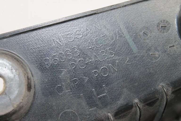 Nissan X-Trail T32 Aizmugurējā spoilera vāks kreisais (G41) 960334CE0A, 96033 4CE0A