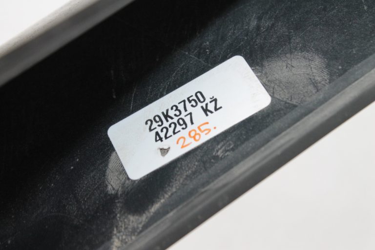Nissan X-Trail T32 Aizmugurējā spoilera vāks kreisais (G41) 960334CE0A, 96033 4CE0A