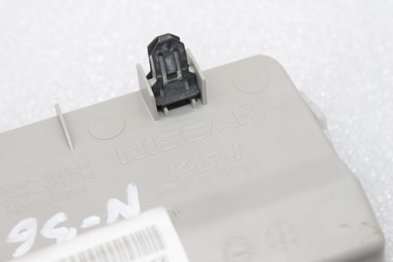 Nissan X-Trail T32 salona apgaismojuma briļļu nodalījums pelēks 264304CE1A, 26430 4CE1A