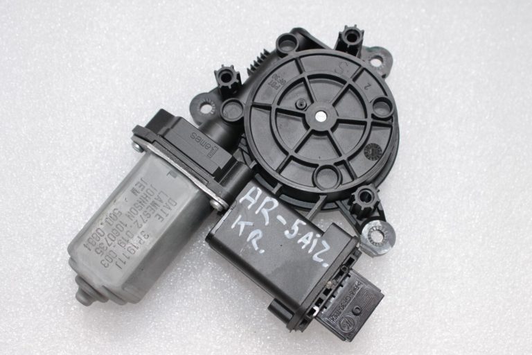 Alfa Romeo Giulietta 940 Aizmugurējā kreisā loga regulatora motors 71754432, 71777782