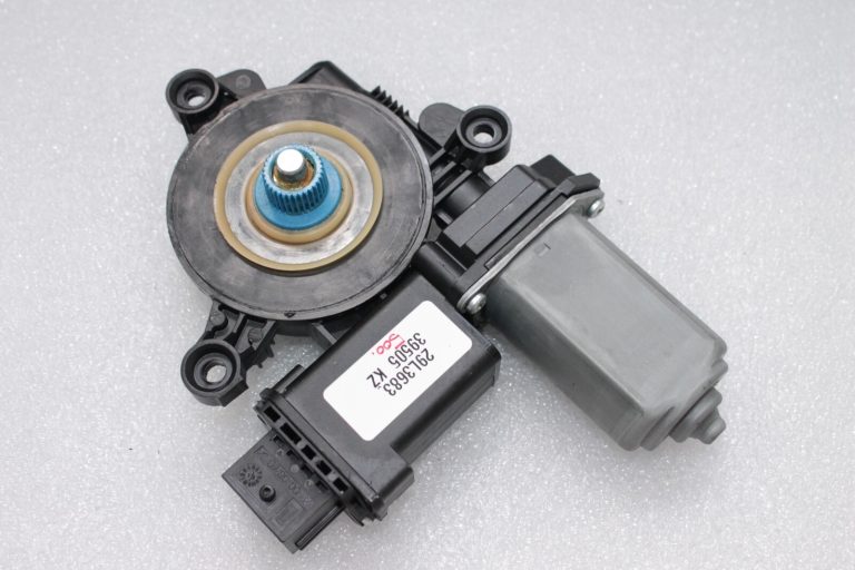 Alfa Romeo Giulietta 940 Aizmugurējā kreisā loga regulatora motors 71754432, 71777782