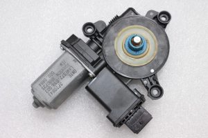 Alfa Romeo Giulietta 940 Aizmugurējā loga regulatora motors pa labi 71754431, 71777781