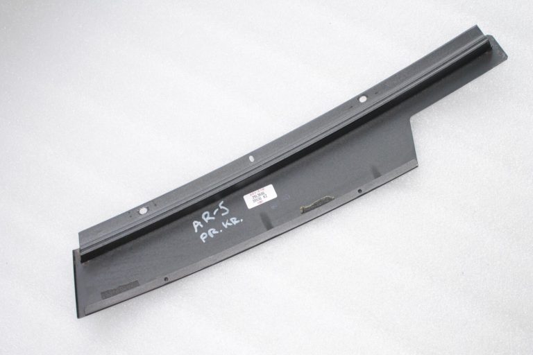 OEM Alfa Romeo Giulietta 940 Priekšējo kreiso durvju līstes ārējais vāks 50509846