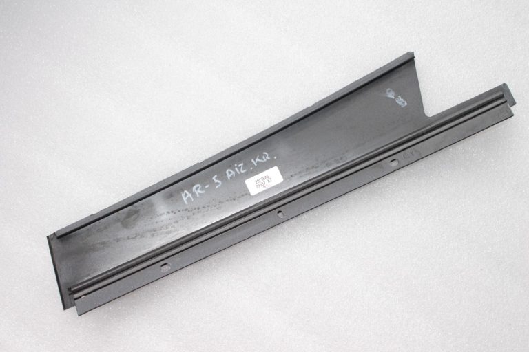 OEM Alfa Romeo Giulietta 940 aizmugurējo kreiso durvju līstes vāks ārējais 50509853