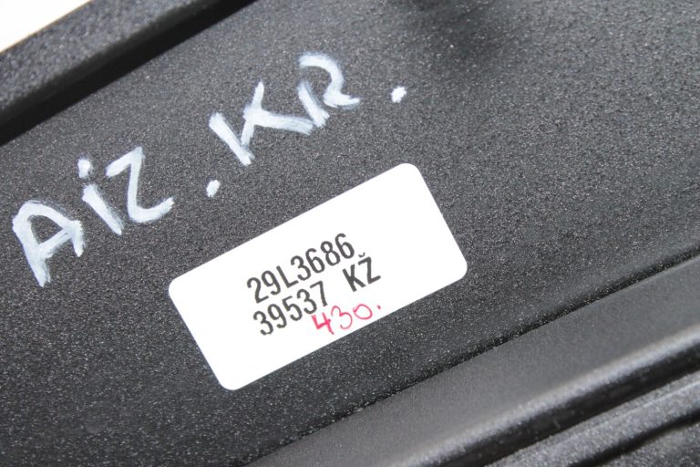 OEM Alfa Romeo Giulietta 940 aizmugurējo kreiso durvju līstes vāks ārējais 50509853