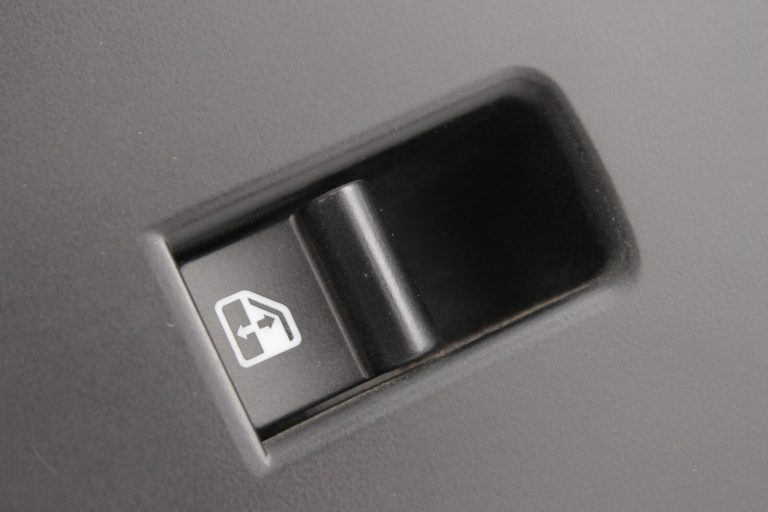 Oriģināls Alfa Romeo Giulietta 940 Logu regulatora slēdzis priekšējais labais 156150330