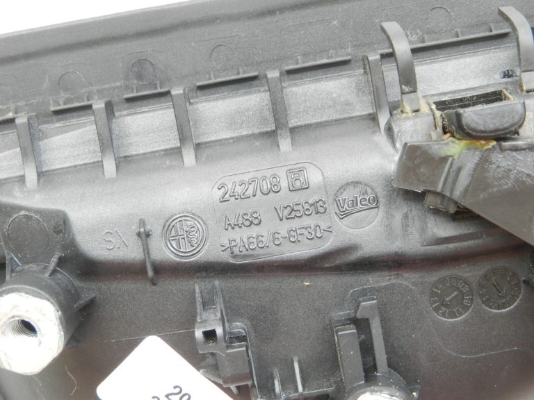 Oriģināls Alfa Romeo Giulietta 940 Ārējais aizmugurējo kreiso durvju rokturis 156098845