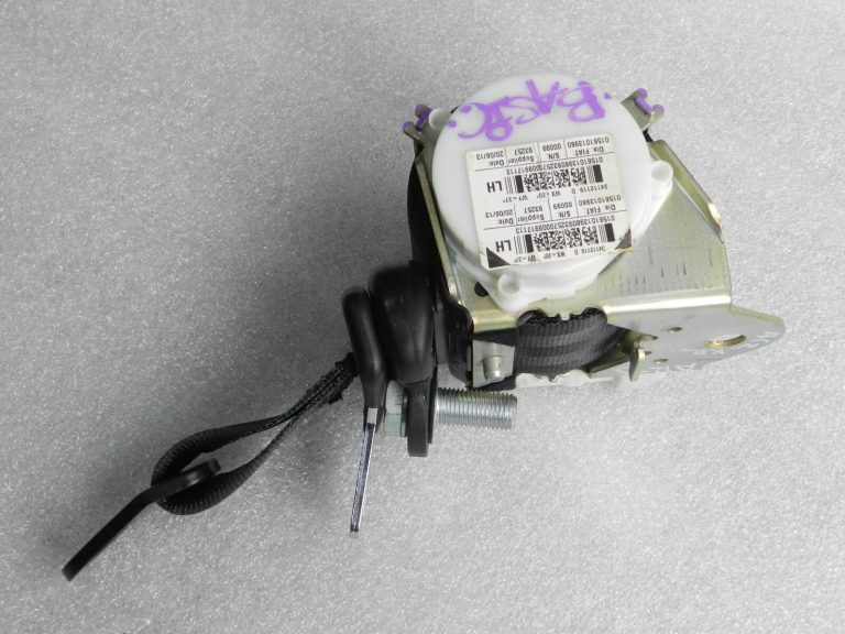 Alfa Romeo Giulietta 940 Aizmugurējā drošības josta kreisajā pusē 156101398, 1561013980