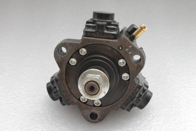 Alfa Romeo Fiat Lancia 2.0, 1.6 JTDM iesmidzināšanas sūknis (bez spiediena regulatora) 55237688