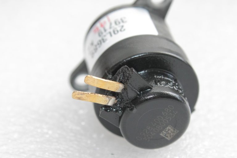 Alfa Romeo Fiat Lancia 2.0, 1.6 JTDM Augstspiediena sūknis Spiediena regulators BOSCH 71754571