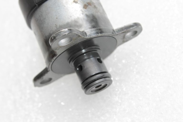 Alfa Romeo Fiat Lancia 2.0, 1.6 JTDM Augstspiediena sūknis Spiediena regulators BOSCH 71754571