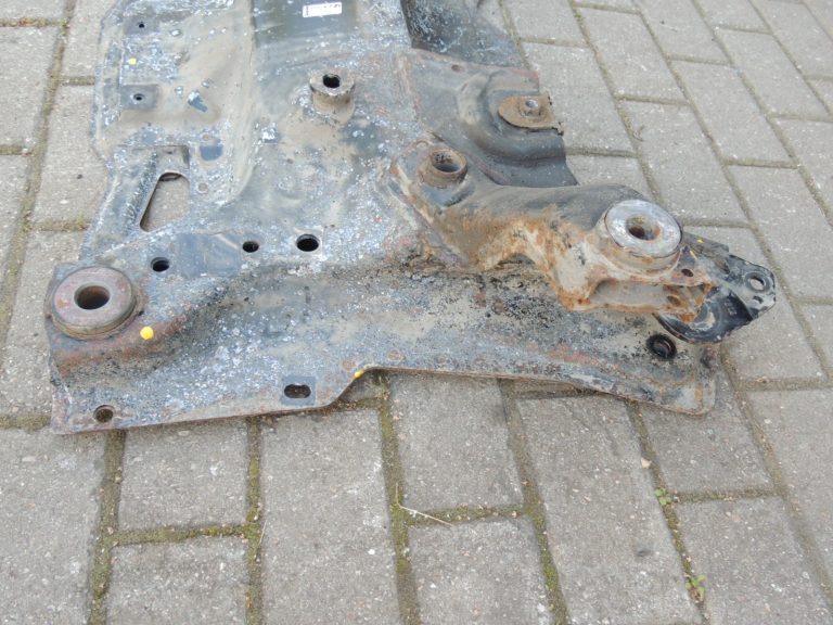 Peugeot 508 I Dzinēja stiprinājums priekšējai asij Priekšējā ass stiprinājums priekšējai asij 9803774280