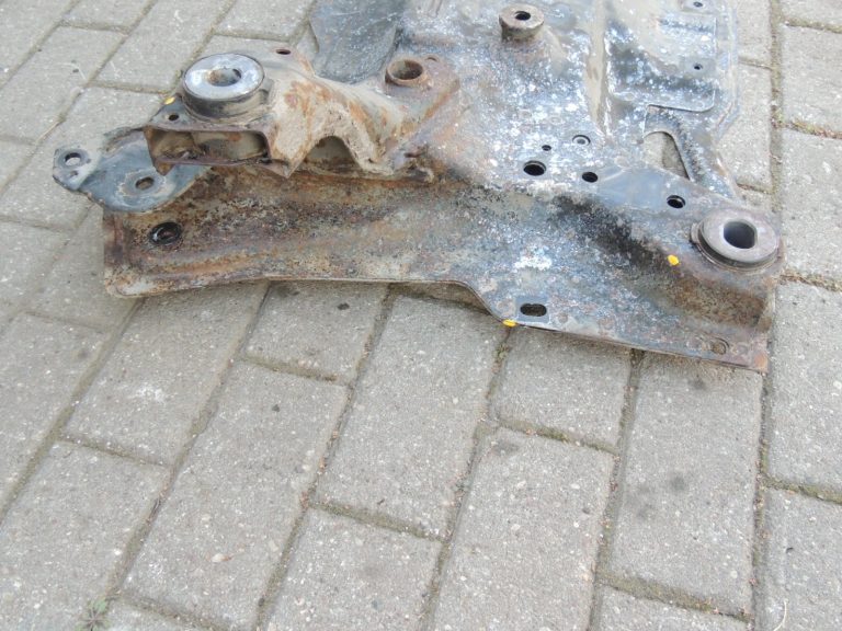 Peugeot 508 I Dzinēja stiprinājums priekšējai asij Priekšējā ass stiprinājums priekšējai asij 9803774280