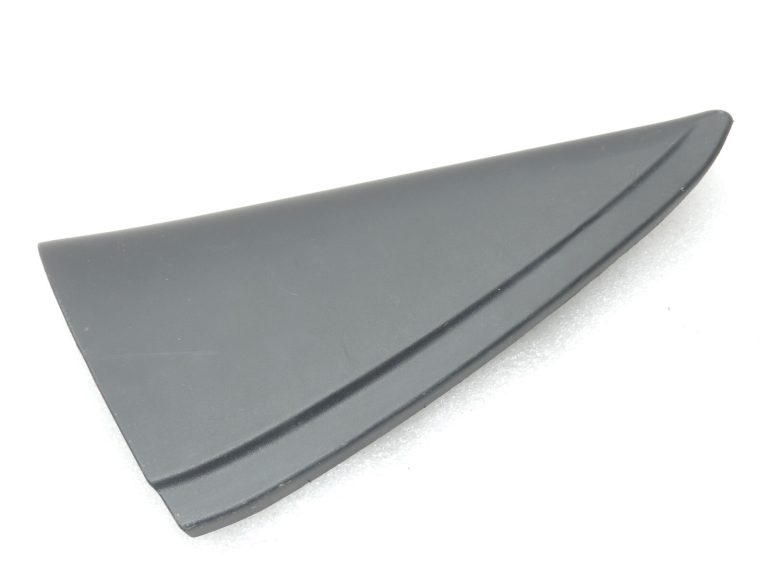 Oriģināls Toyota Yaris P13 Aizmugurējais labās puses salona durvju vāks 676730D030C0
