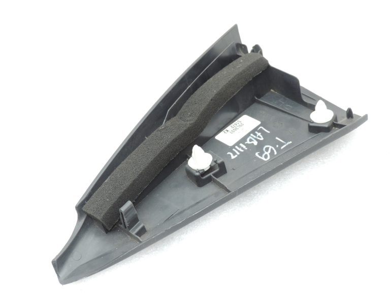 Oriģināls Toyota Yaris P13 Aizmugurējais labās puses salona durvju vāks 676730D030C0