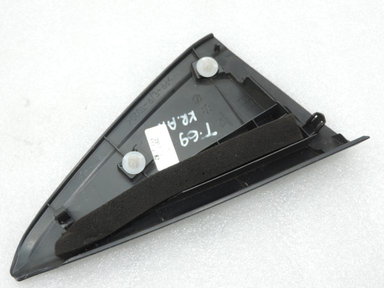 Oriģināls Toyota Yaris P13 aizmugurējais kreisais iekšējo durvju vāks 676740D030C0