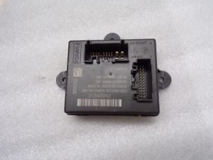 Volvo V40 Cross Country front door control unit 31343042 Door control modu
