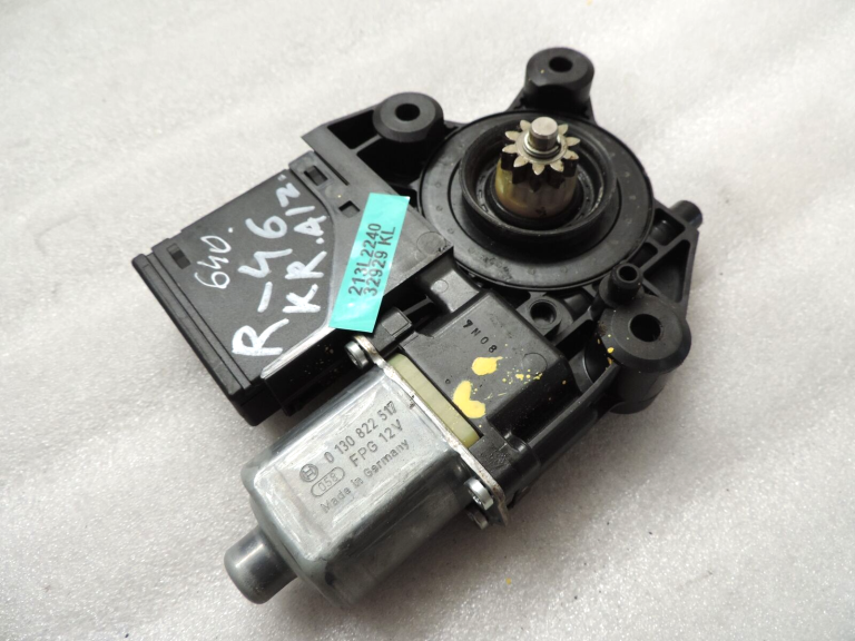 Renault Grand Scenic III Logu motors aizmugurējais kreisais 827310004R Logu motors