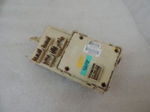 Toyota Avensis T25 D-CAT Drošinātāju kārba Releju kaste 82641-CA010-F Drošinātāju kārba