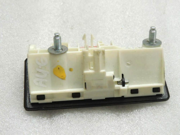 Audi A6 C7 4G Aizmugurējo durvju darbības mikroslēdzis 5N0827566T SWITCH
