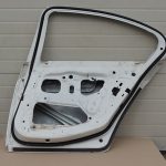 BMW 5. sērijas F10 Sedans Aizmugurējā labā durvju labo durvju labo durvju krāsa 300 Alpu balta 3